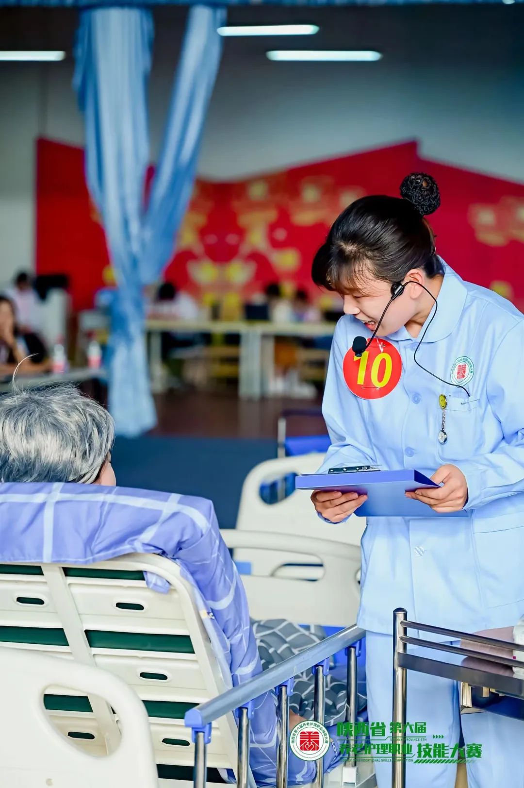 頤悅養(yǎng)老公司的李露露，你是好樣的！