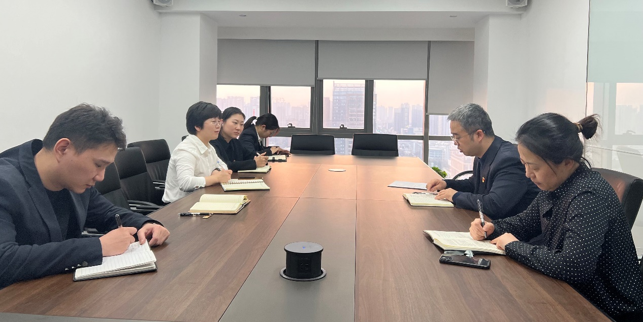 努力把準(zhǔn)斗爭方向，堅定斗爭意志——法律事務(wù)中心召開會議傳達(dá)黨課精神