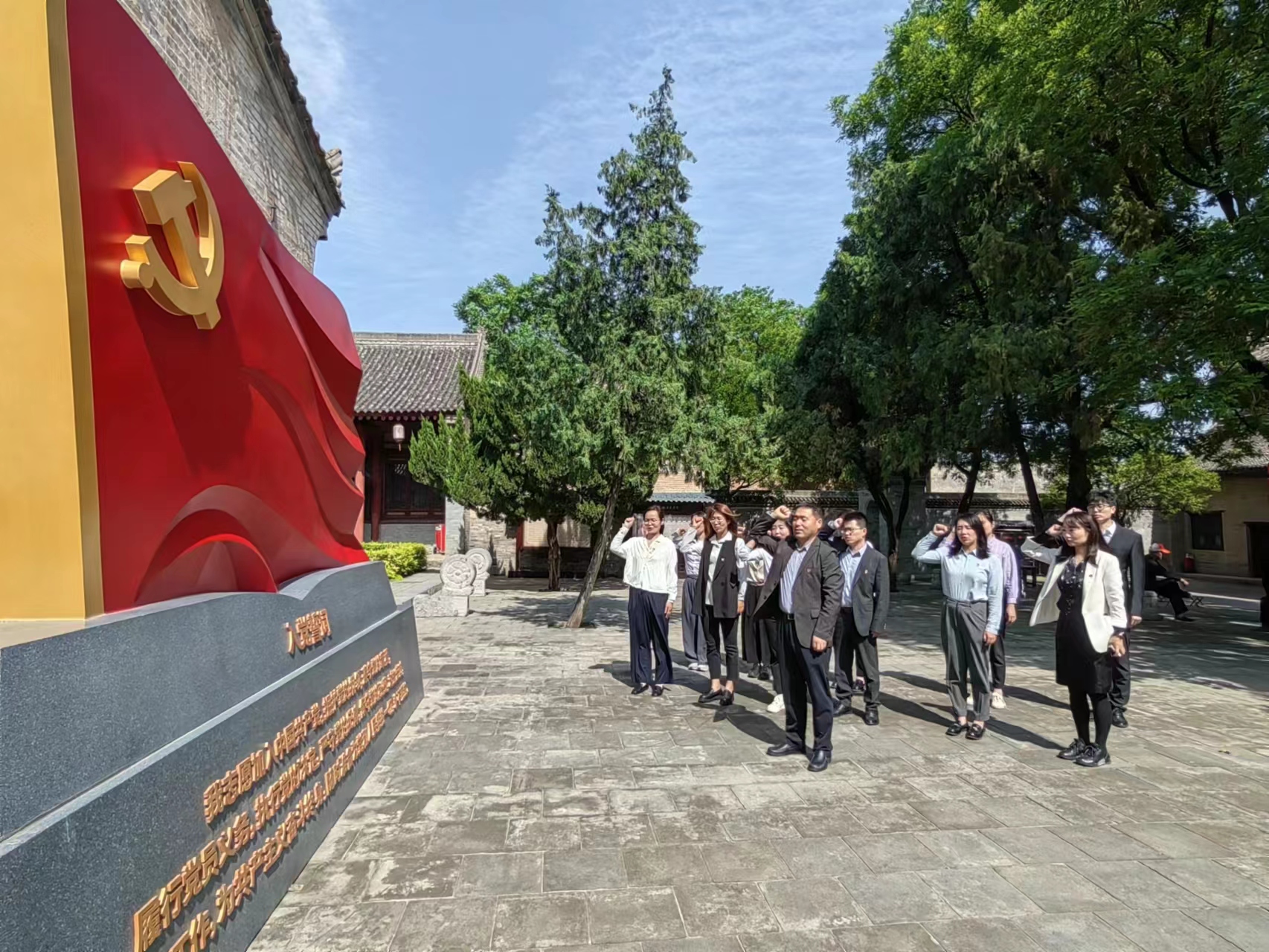 “重溫紅色歲月，弘揚革命精神” ——人力資源中心支部暨投資管理部黨支部主題聯(lián)合黨日活動